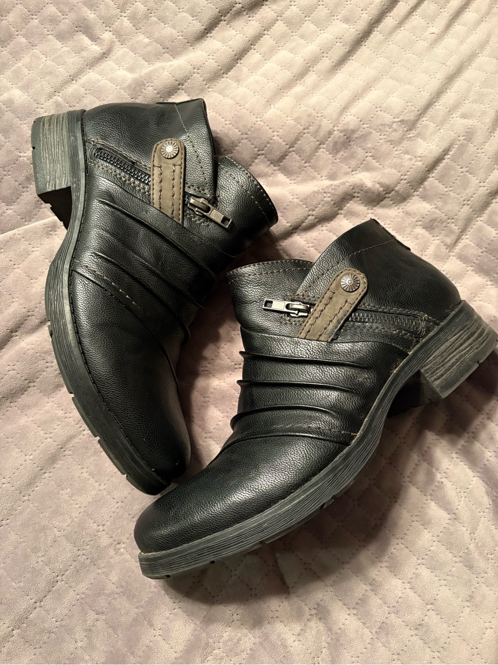 Earth Origins Natalie Black Ankle Boots Size 9M women’s bootie 9 Leather Flat